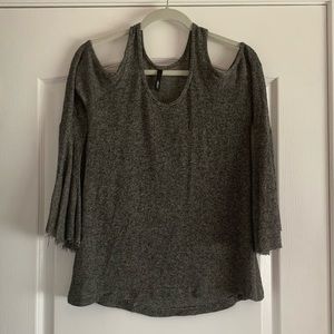 Elon open shoulder gray & white long sleeved blouse